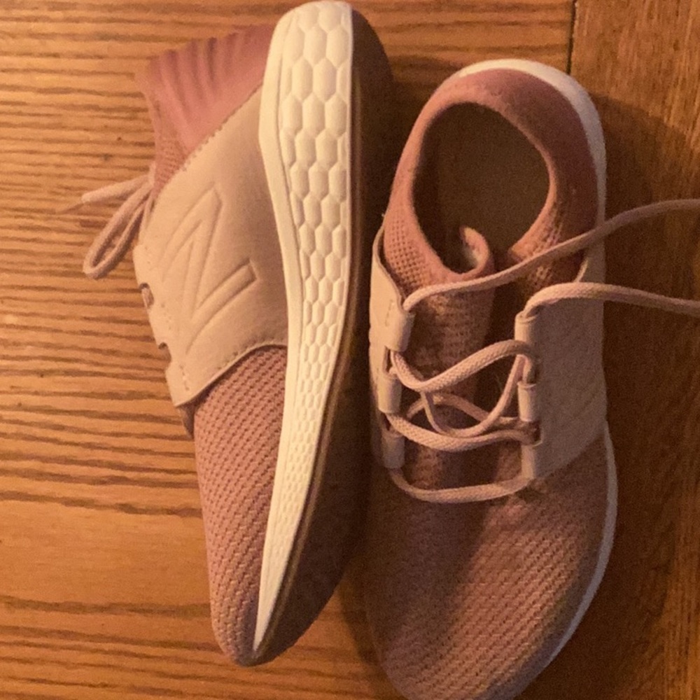 New Balance Pink Sneakers Versatile Low-Top Design - Picture 2 of 4